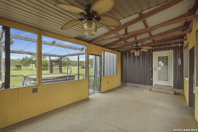 25 High Mdw Lytle, TX 78052