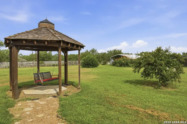 25 High Mdw Lytle, TX 78052