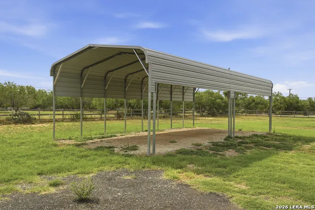 25 High Mdw Lytle, TX 78052