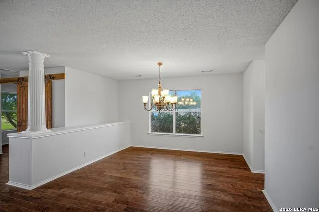 25 High Mdw Lytle, TX 78052