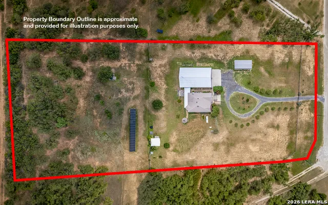 25 High Mdw Lytle, TX 78052