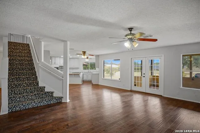 25 High Mdw Lytle, TX 78052