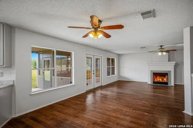 25 High Mdw Lytle, TX 78052