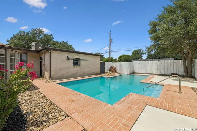 8333 Windway Windcrest, TX 78239