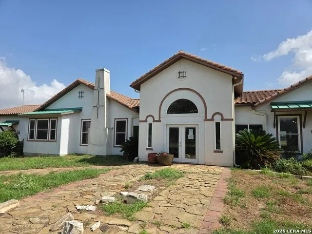 2270 County Road 306 Floresville, TX 78114