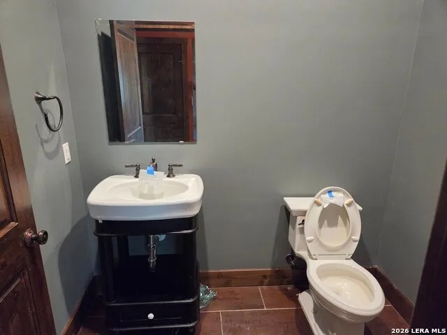 2270 County Road 306 Floresville, TX 78114