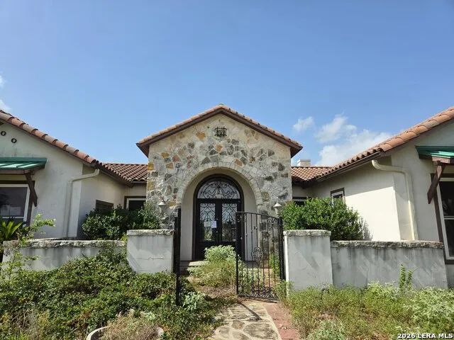 2270 County Road 306 Floresville, TX 78114