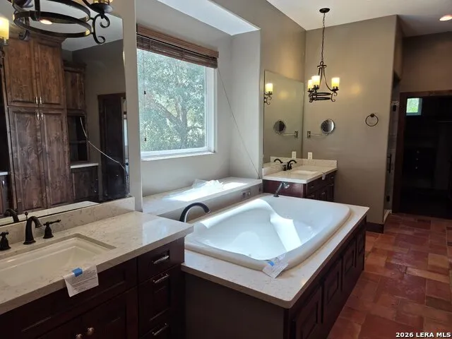 2270 County Road 306 Floresville, TX 78114