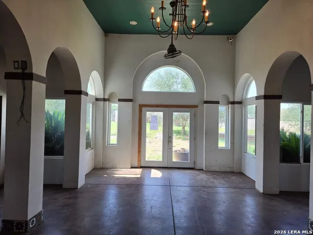 2270 County Road 306 Floresville, TX 78114