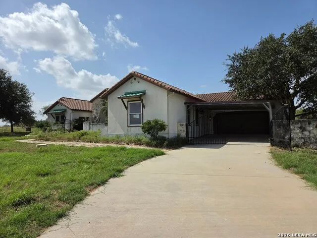 2270 County Road 306 Floresville, TX 78114