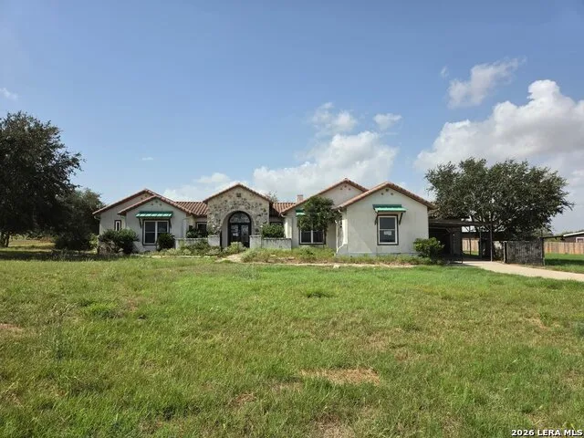 2270 County Road 306 Floresville, TX 78114