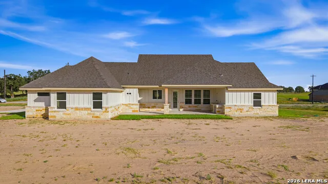 314 Firewheel Loop Floresville, TX 78114