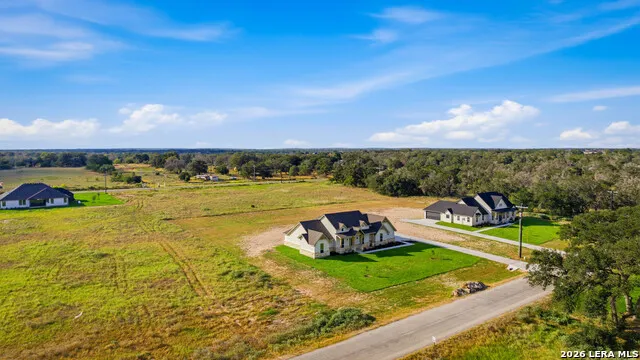314 Firewheel Loop Floresville, TX 78114