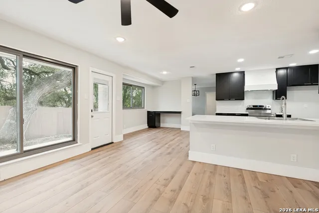 612 SKYFOREST DR Hollywood Park, TX 78232