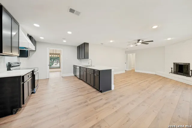 612 SKYFOREST DR Hollywood Park, TX 78232