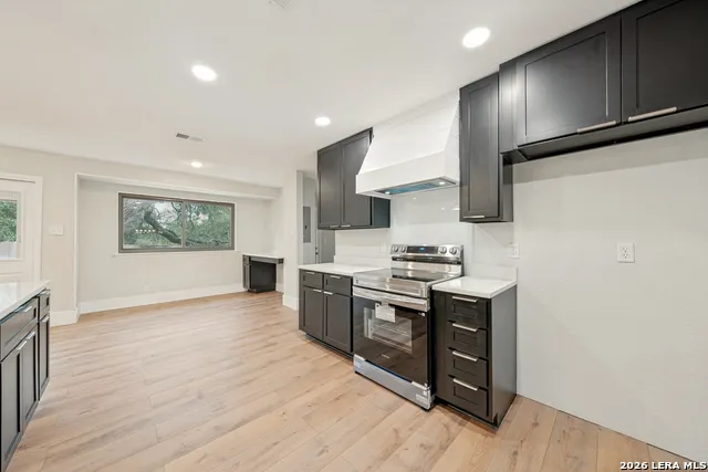 612 SKYFOREST DR Hollywood Park, TX 78232