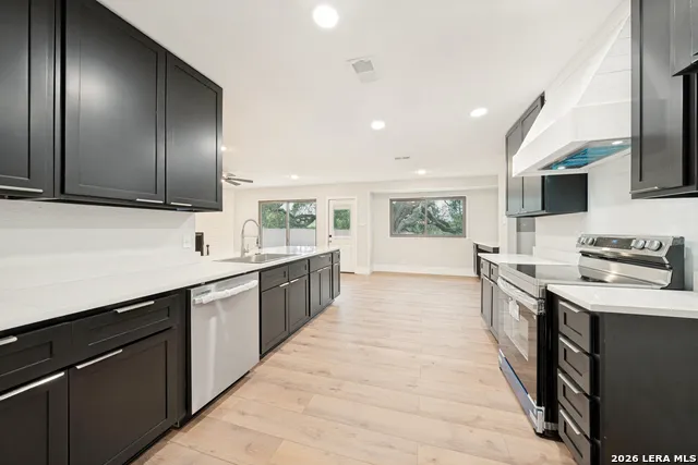 612 SKYFOREST DR Hollywood Park, TX 78232
