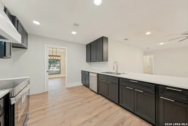 612 SKYFOREST DR Hollywood Park, TX 78232