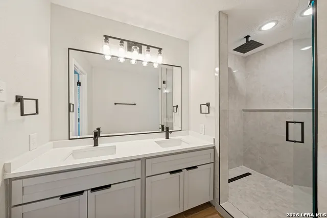 612 SKYFOREST DR Hollywood Park, TX 78232
