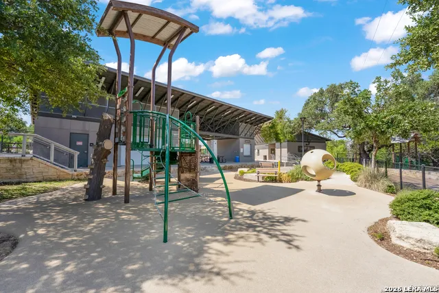 612 SKYFOREST DR Hollywood Park, TX 78232