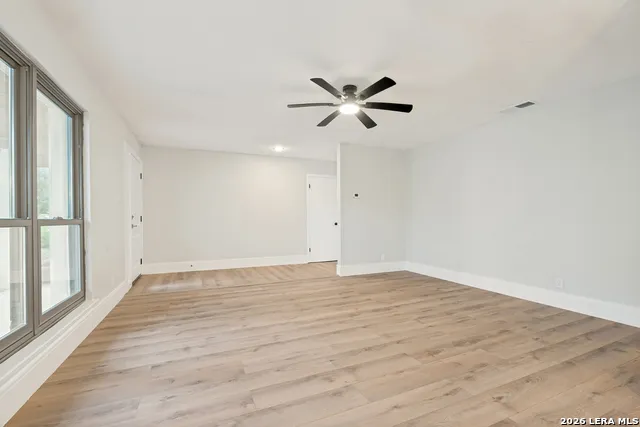612 SKYFOREST DR Hollywood Park, TX 78232