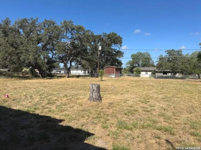 604 Mockingbird Devine, TX 78016