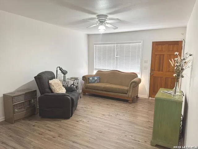 604 Mockingbird Devine, TX 78016