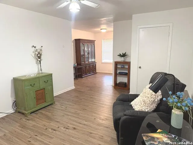 604 Mockingbird Devine, TX 78016