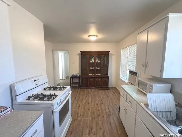 604 Mockingbird Devine, TX 78016