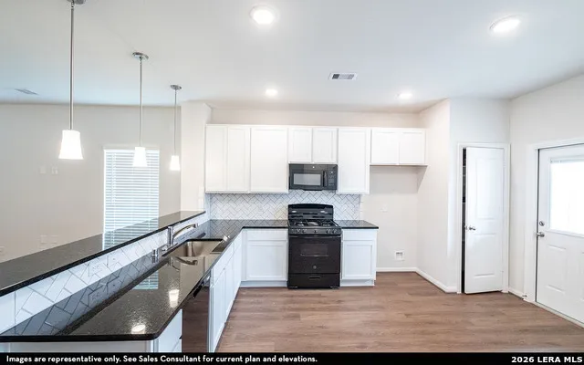 12923 AUDREY HBR Von Ormy, TX 78073