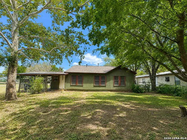 1117 30TH ST Hondo, TX 78861
