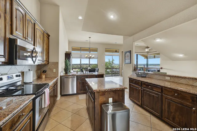 1525 W LAKESIDE DR Canyon Lake, TX 78133