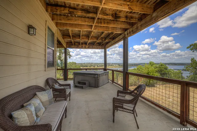 1525 W LAKESIDE DR Canyon Lake, TX 78133
