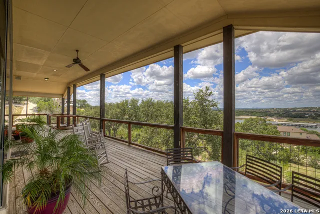 1525 W LAKESIDE DR Canyon Lake, TX 78133