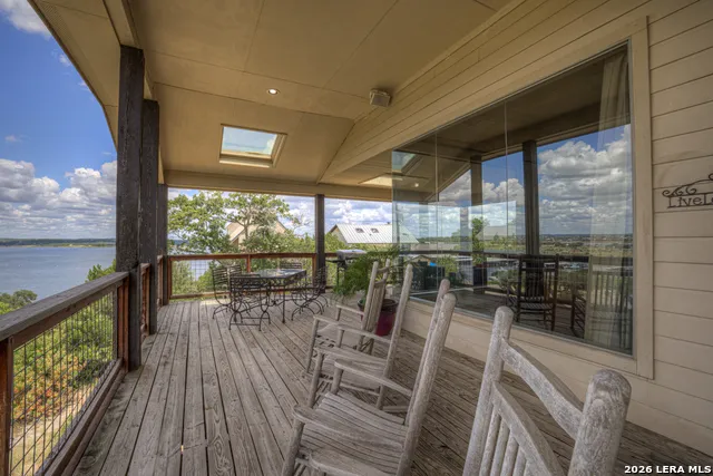 1525 W LAKESIDE DR Canyon Lake, TX 78133