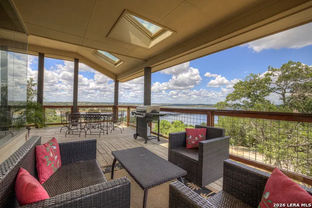 1525 W LAKESIDE DR Canyon Lake, TX 78133