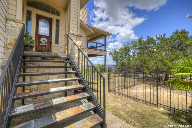 1525 W LAKESIDE DR Canyon Lake, TX 78133