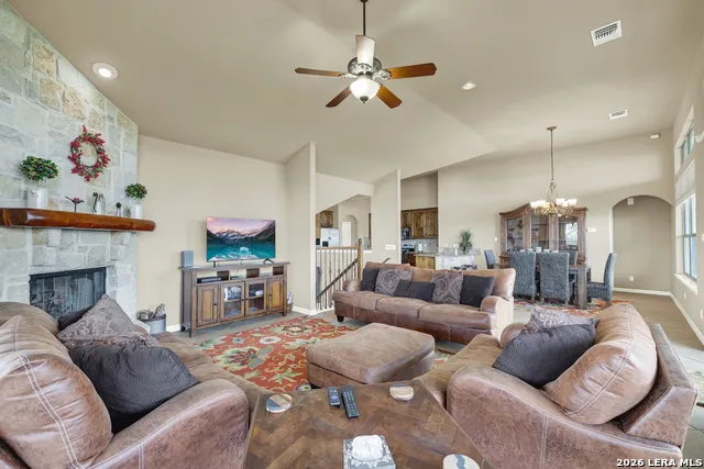 1525 W LAKESIDE DR Canyon Lake, TX 78133