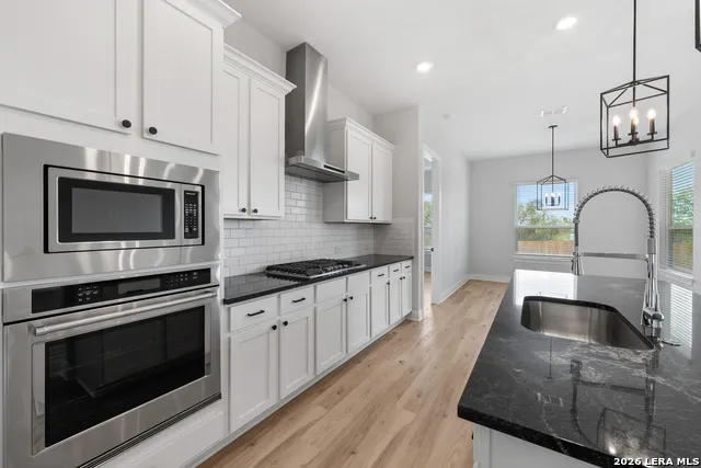204 AZALEA ALY Castroville, TX 78009