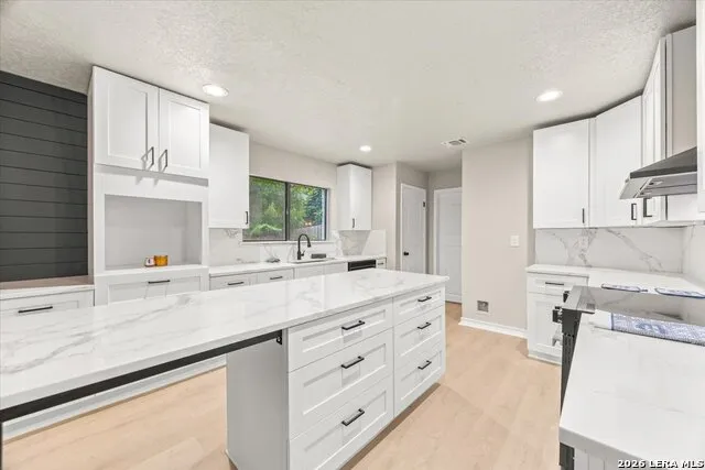 7738 OAKHILL PARK DR San Antonio, TX 78249