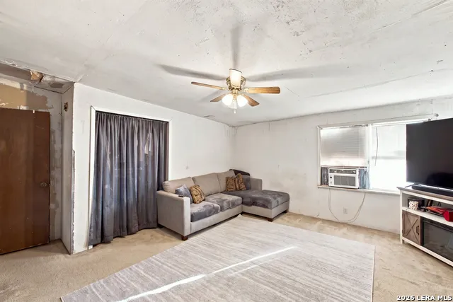 13073 FM 775 La Vernia, TX 78121
