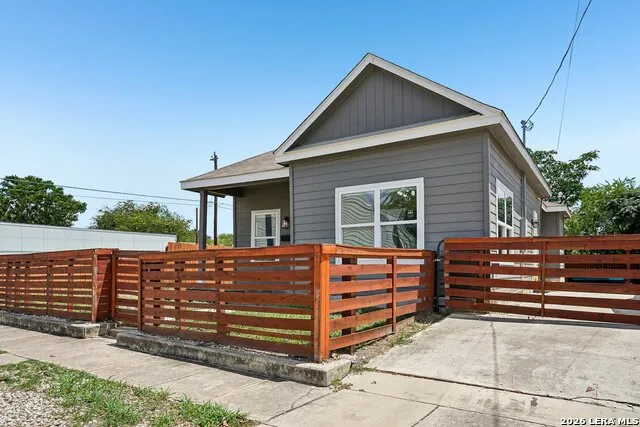 706 S OLIVE ST San Antonio, TX 78203