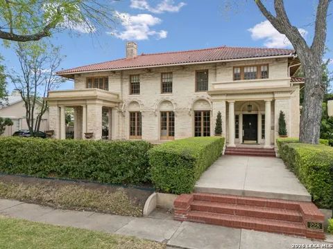 228 W Mulberry Ave