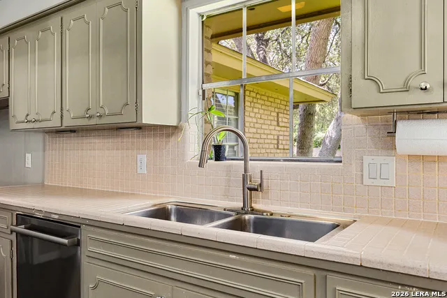 200 Sir Arthur Ct Castle Hills, TX 78213