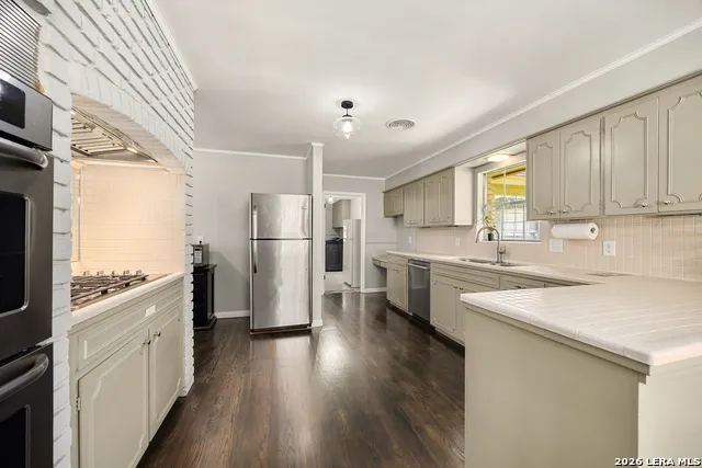 200 Sir Arthur Ct Castle Hills, TX 78213