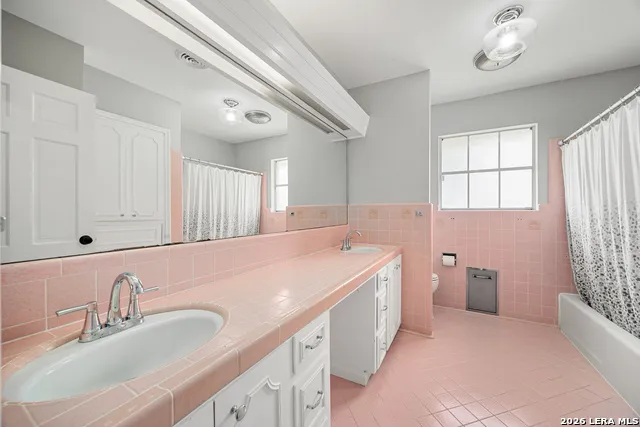 200 Sir Arthur Ct Castle Hills, TX 78213