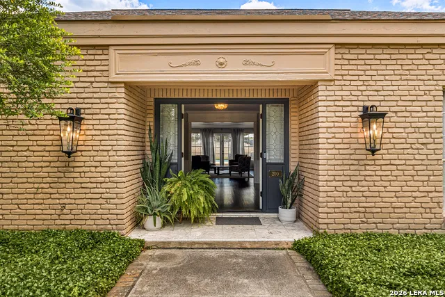 200 Sir Arthur Ct Castle Hills, TX 78213