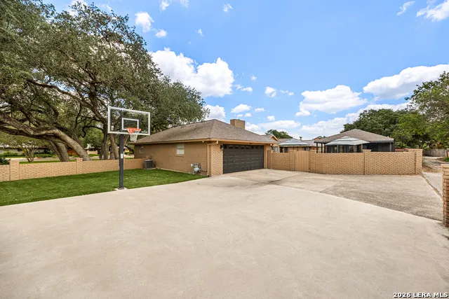 200 Sir Arthur Ct Castle Hills, TX 78213
