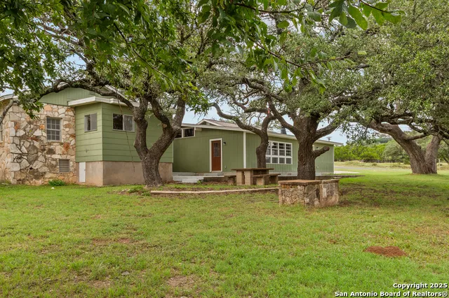 224 LOWER CRABAPPLE RD Fredericksburg, TX 78624