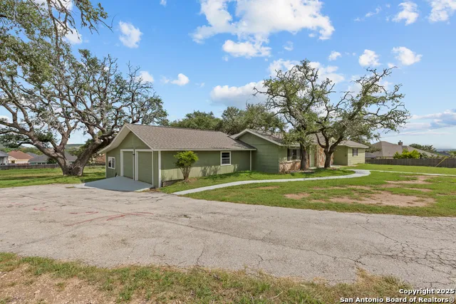 224 LOWER CRABAPPLE RD Fredericksburg, TX 78624